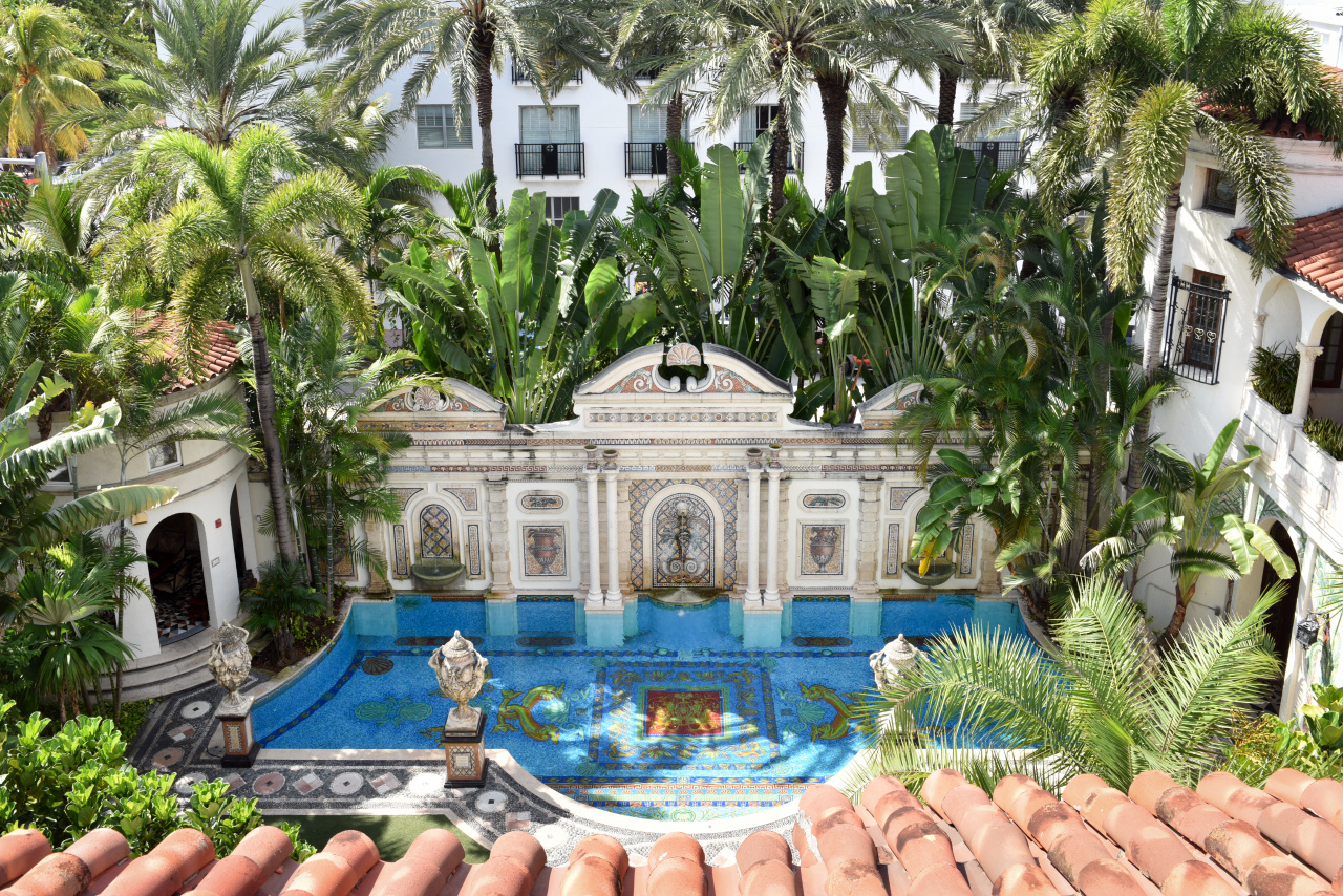 Installeren afschaffen psychologie Willa Gianniego Versace - Casa Casuarina w Miami - ELLE Decoration