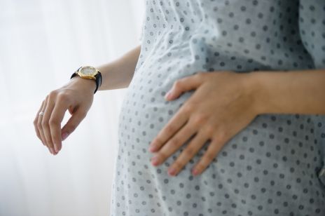 Koniec z cesarkami "na życzenie"? Ministerstwo Zdrowia chce obniżyć liczbę takich porodów