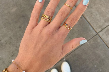 Błękitne paznokcie - najciekawsze stylizacje na co dzień