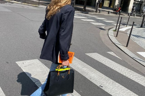 Jak rzeczywiście noszą się paryżanki? Ten Instagram pokazuje prawdziwą modę z ulic Paryża (będziecie zaskoczeni)