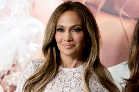 Paznokcie Jennifer Lopez znów są hitem. To idealny pomysł na wiosenne mani w stylu lat 70.