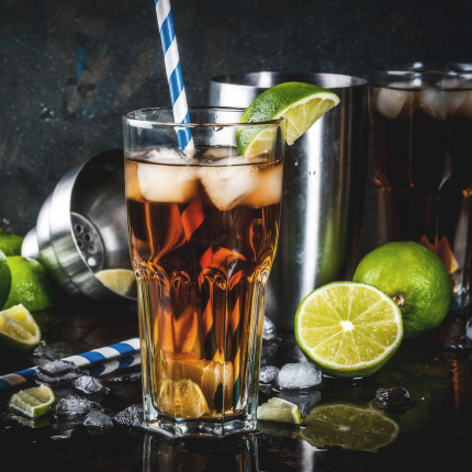 Cuba libre: sekret idealnego drinka na bazie rumu i coli
