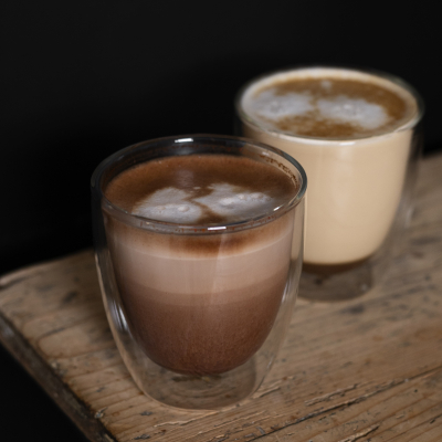 Pobudzająca Chili Choc Coffee czy Pumpkin Spice Latte ​​na odczarowanie jesieni? Przepisy na zimowe kawy, które zawsze wychodzą tak, jak w ulubionej kawiarniELLLE