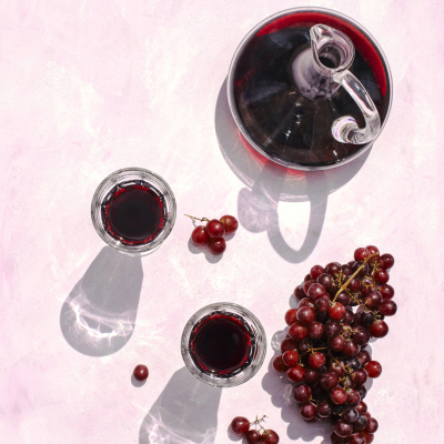 Wino bezalkoholowe: jak powstaje i jak smakuje? Przepis na domowe wino bez alkoholu