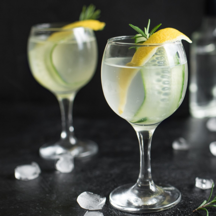 Jak pić gin? Łączymy nie tylko z tonikiem!