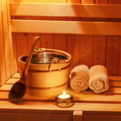 Sauna po treningu jest zdrowa? Zalety i wady korzystania z sauny po siłowni, treningu cardio i siłowym [OPINIE]