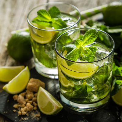 Mojito drink: jak zrobić mojito z wódką, rumem i to bezalkoholowe?