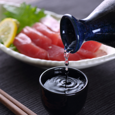 Jak pić sake? Kilka porad związanych ze słynnym japońskim alkoholem