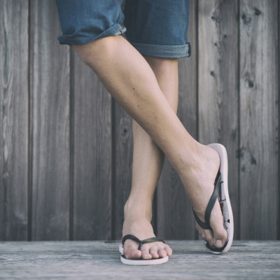 Buty męskie na lato: przedstawiamy najmodniejsze klapki, japonki i sandały