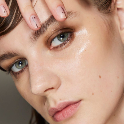 Rozświetlacz mineralny do makijażu w stylu glow