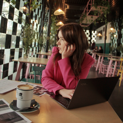 Modne kawiarnie w Warszawie, w których znajdziecie dobrą kawę i szybkie Wi-Fi