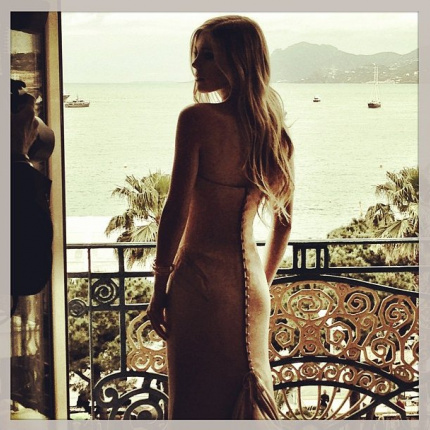 Gwiazdy na Twitterze, Festiwal Filmowy w Cannes 2013: Claire Julien w sukni Emilio Pucci w Hotelu Martinez, fot. instagram Emilio Pucci