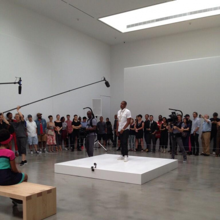 Jay-Z rapuje "Picasso Baby" w galerii sztuki!