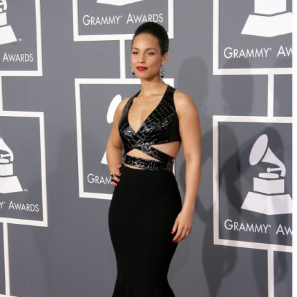 Alicia Keys w sukni Azzedine Alaia na rozdaniu nagród Grammy 2013, fot. East News