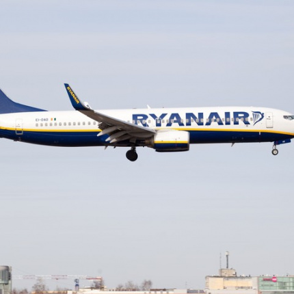 Wielkie zmiany w Ryanair! Od dzisiaj pasażerowie mogą bezpłatnie wnieść na pokład tylko 1 mały bagaż