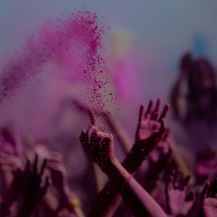 Kolorowy Festiwal Holi w Indiach celebruje zwycięstwo dobra nad złem.