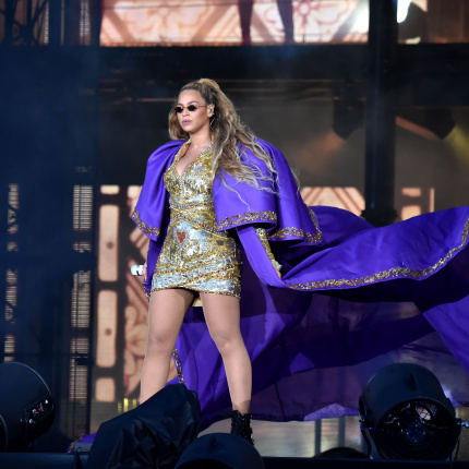 Kostiumy sceniczne Beyoncé na koncertach On the Run II Tour