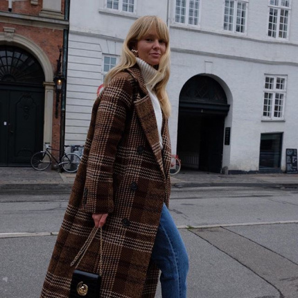 Jeanette Friis Madsen w płaszczu Mango