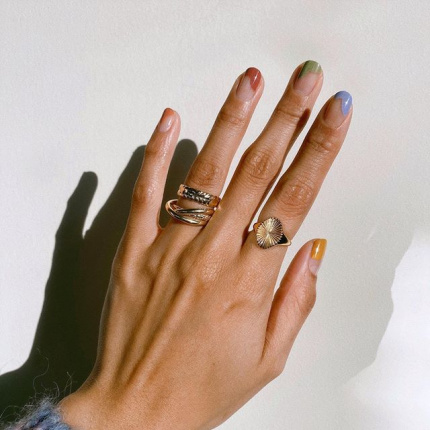 Pastelowy french to obecnie najmodniejszy manicure na Instagramie - jego odtworzenie jest znacznie prostsze, niż może Ci się wydawać