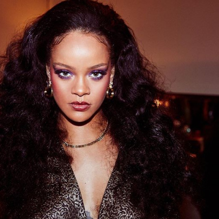 To już oficjalne! Rihanna promuje nową markę  Fenty Skin. Kosmetyki do pielęgnacji trafią do sprzedaży jeszcze w tym miesiącu!