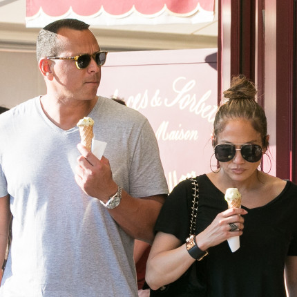 Jennifer Lopez i Alex Rodriguez spędzają wakacje we Francji