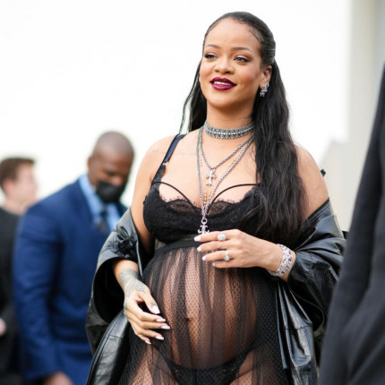 Rihanna na pokazie Dior jesień-zima 2022/2023