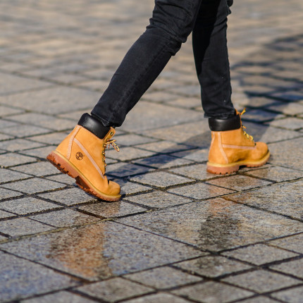 Timberland. Bez tych butów nie wyobrażamy sobie zarówno późnej jesieni, jak i zimy. Teraz kupisz je dużo taniej
