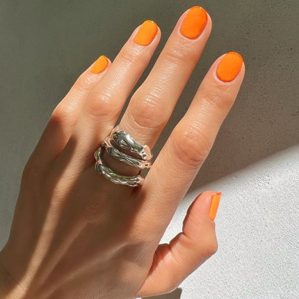 Pomarańczowe paznokcie