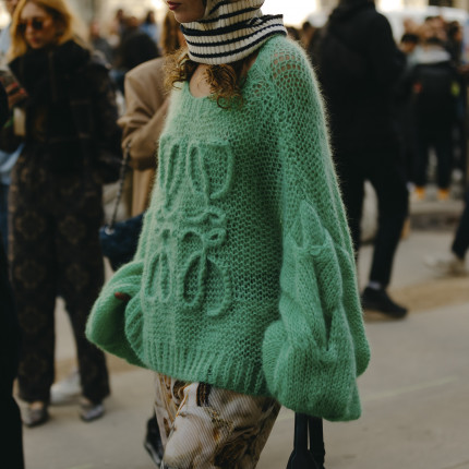 dobrej jakości swetry: street style