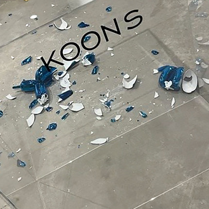 Rzeźba Jeffa Koonsa rozbita podczas wystawy