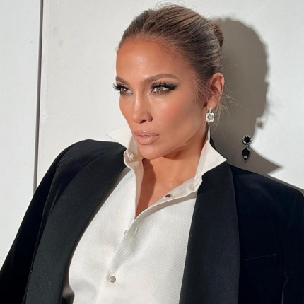 Paznokcie Jennifer Lopez - Tuxedo nails