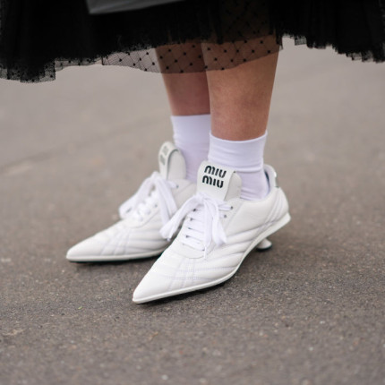Te buty i dodatki noszą najmodniejsze dziewczyny w Paryżu. Street fashion z francuskiego tygodnia mody jesień-zima 2024/2025
