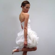 Suknie ślubne Monique Lhuillier 2013: backstage pokazu