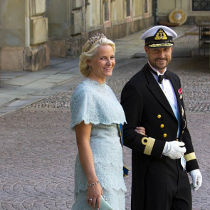 Ślub księżniczki Madeleine i Christophera O'Neilla: norweski książę Haakon i księżna Mette-Marit w sukni Emilio Pucci, fot. East News