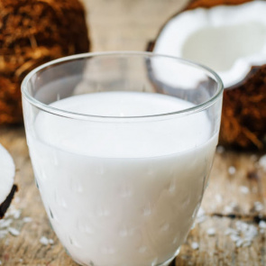 Przepisy na mleko roślinne: mleko kokosowe