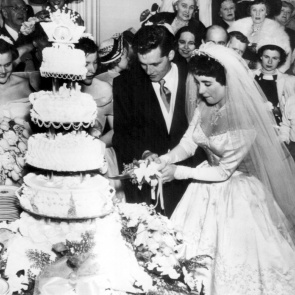 Słynne suknie ślubne gwiazd, Elizabeth Taylor, 1950 rok