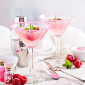 Różowe drinki: malinowe martini