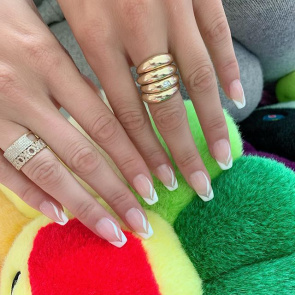 Bella Hadid i jej french manicure