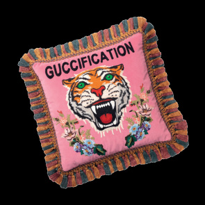 Guccification, aksamitna, haftowana poduszka