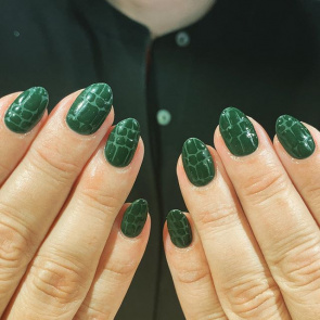 Modne paznokcie na wiosnę 2020: Crocodile Print Nails