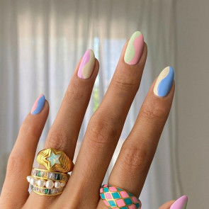 Najmodniejsze wzory paznokci żelowych 2021. Te stylizacje opanowały w tym roku Instagram