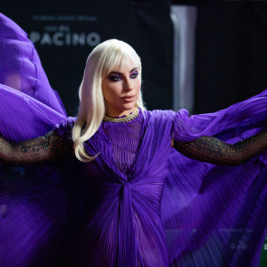 Lady Gaga ponownie zachwyciła na premierze "House of Gucci". Gwiazda postawiła na metamorfozę fryzury! Jak wygląda w krótkich włosach?