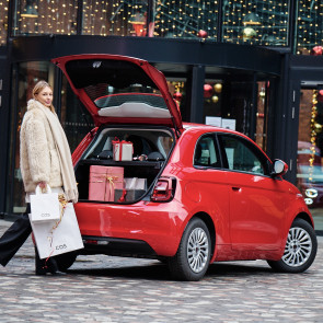 Uroczo-gorący Fiat 500 (RED) z miejsca skradnie Twoje serce. Za co my pokochałyśmy nowy model włoskiej marki?