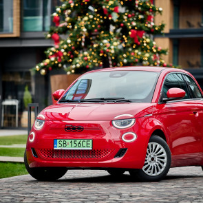 Uroczo-gorący Fiat 500 (RED) z miejsca skradnie Twoje serce. Za co my pokochałyśmy nowy model włoskiej marki?