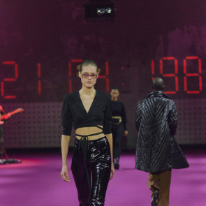 Skórzane spodnie na wybiegach Copenhagen Fashion Week jesień-zima 2022/2023