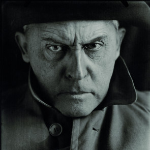 Stanisław Ignacy Witkiewicz jako Napoleon, 1939 fot. Tadeusz Langier odbitka fotograficzna, 18 × 13 cm Kolekcja Stefana Okołowicza, Warszawa