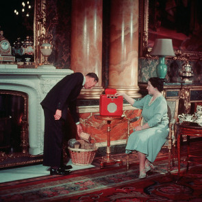 Król Jerzy i Królowa Elżbieta w Pałacu Buckingham