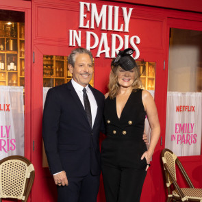 Kim Cattrall na premierze serialu w "Emily w Paryżu 3