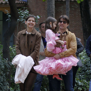 Katie Holmes, Tom Cruise i Suri Cruise w Sewilli w 2009 roku