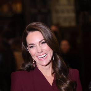 Kate Middleton w płaszczu w kolorze grzanego wina na królewskim Christmas carol service. Księżna zachwyciła klasą